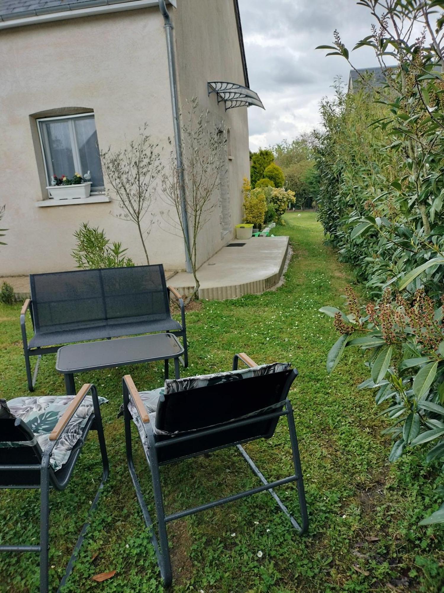 Un Studio Avec Une Entree Independante Thilouze Екстер'єр фото